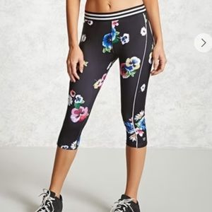 Forever 21 floral athletic capri crops, small